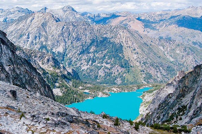 パスポート不要!自然好きが虜になる絶景ハイキング9選