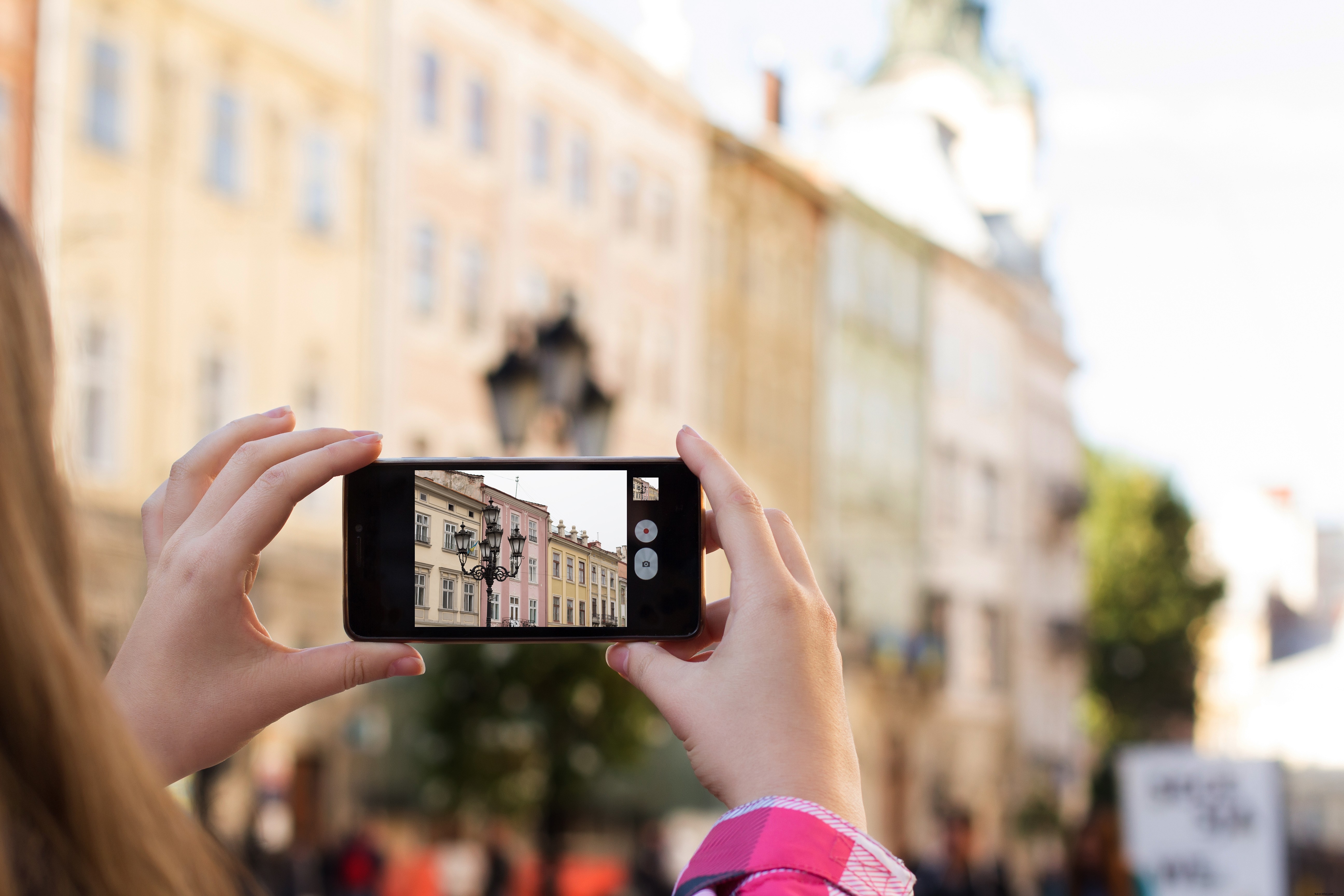 旅行でスマートフォンを活用する30のアイディア