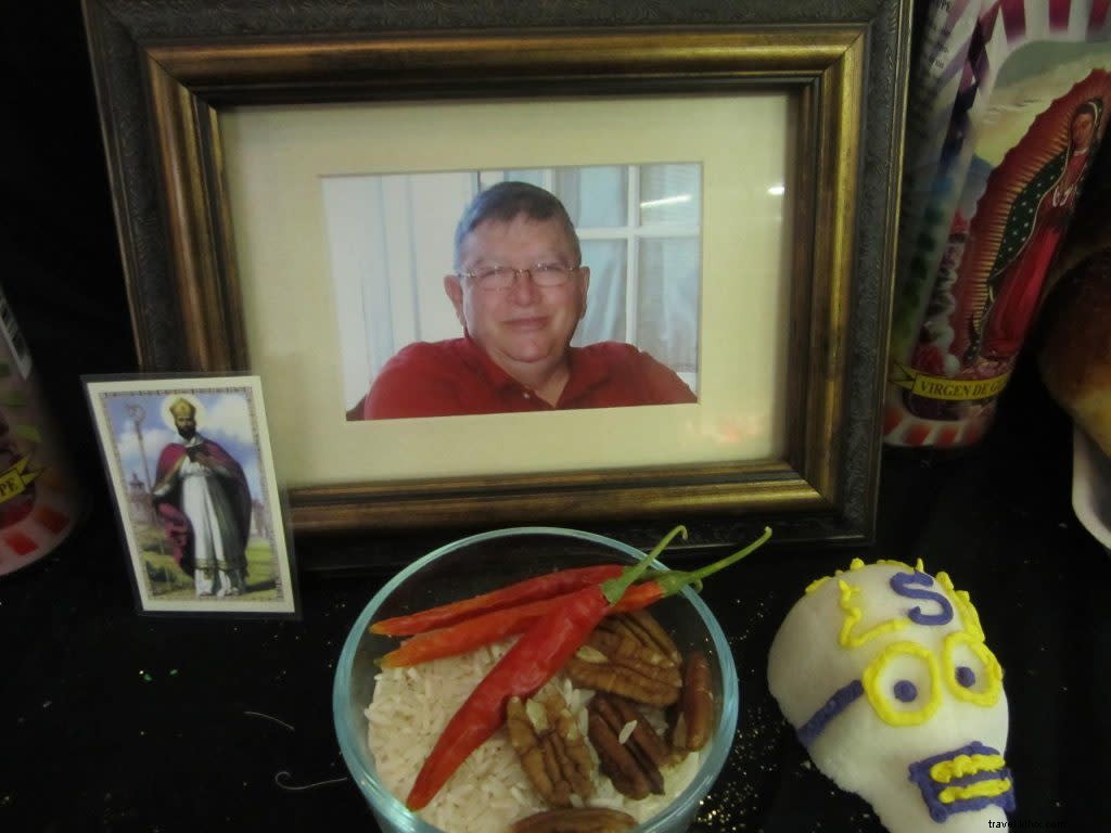 サンタフェで祝うディア・デ・ロス・ムエルトス（死者の日）