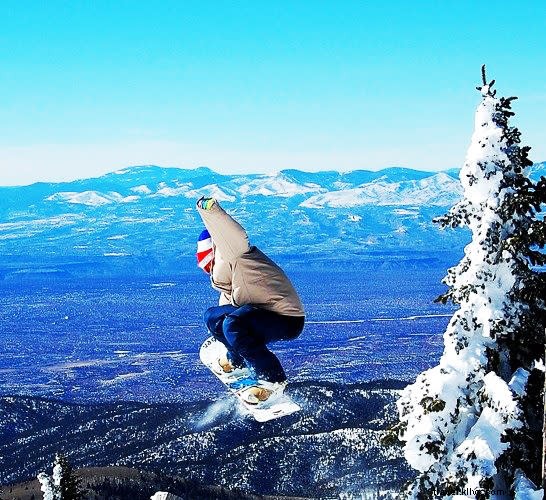 サンタフェに雪が降り、ウィンタースポーツが彩る