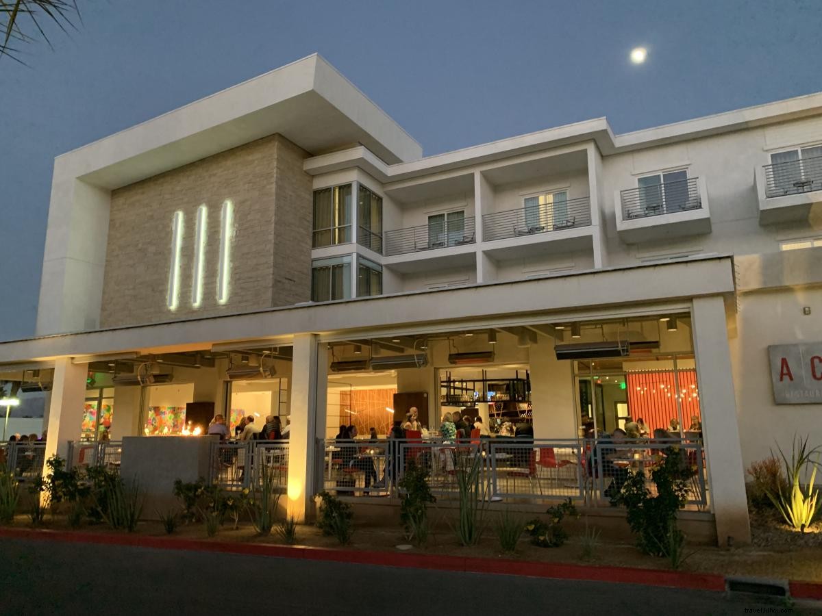 Al Fresco Bites：グレーターパームスプリングスで楽しむ屋外ダイニングに最適なパティオ