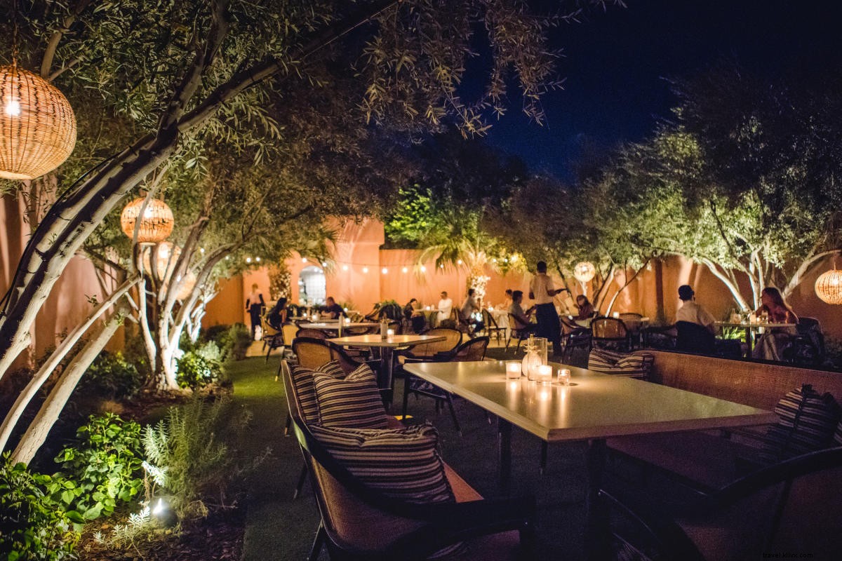 Al Fresco Bites：グレーターパームスプリングスで楽しむ屋外ダイニングに最適なパティオ