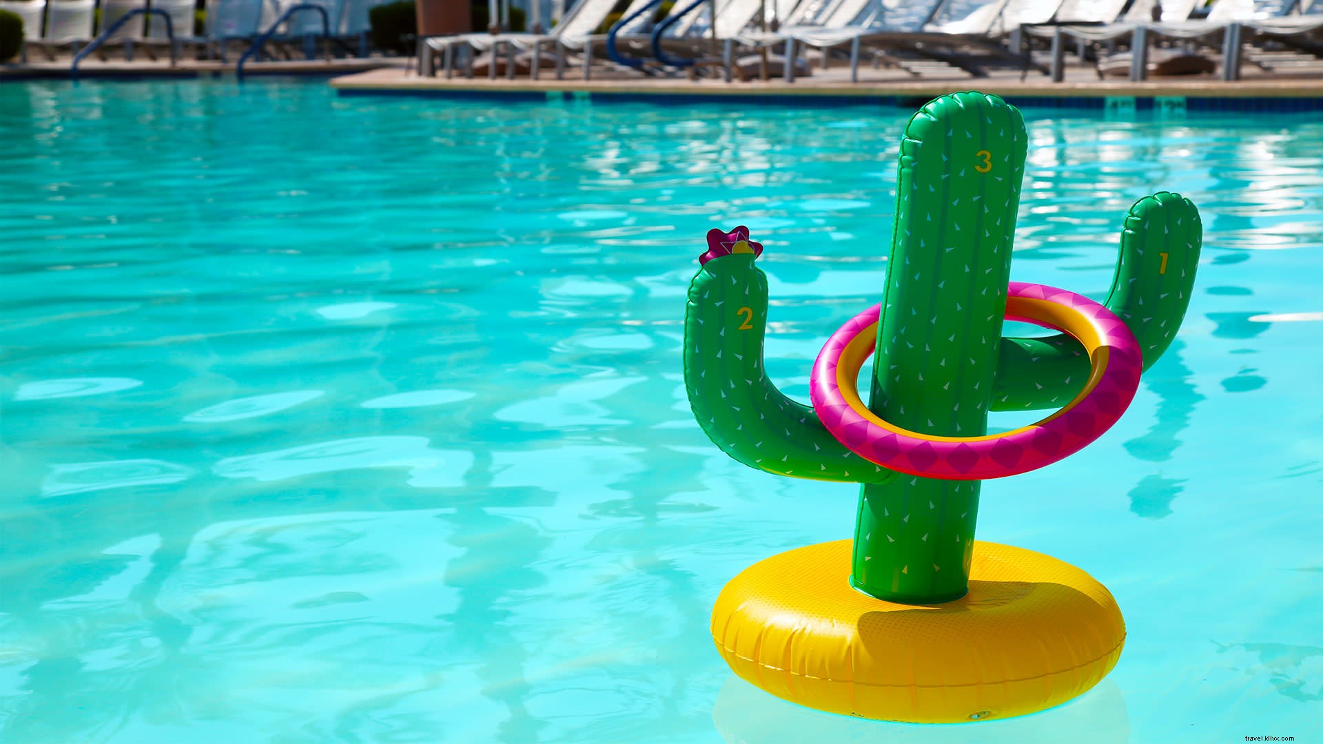 夏のプールパーティーに欠かせない10の必須アクセサリー