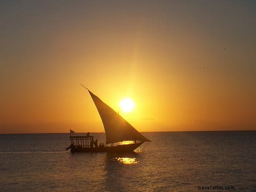 夕日を背に航海できる絶景スポット10選