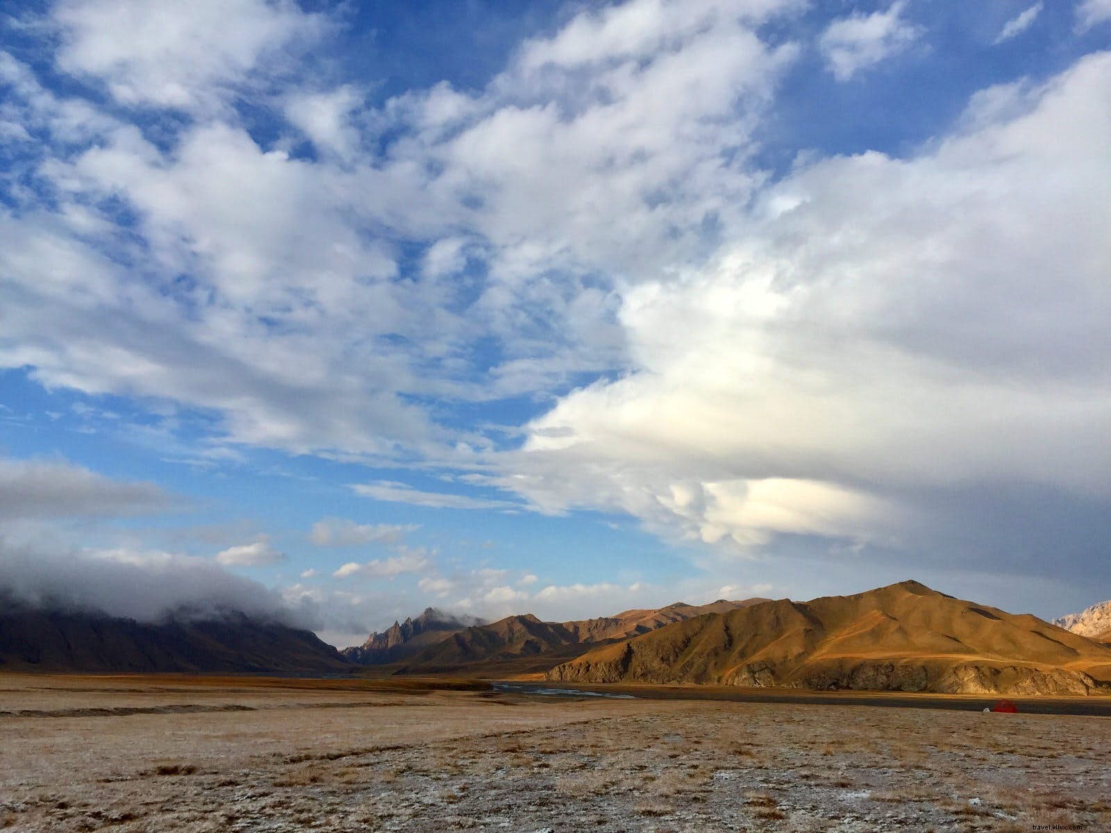 世界の中心で失われた：キルギスタンの野生天山