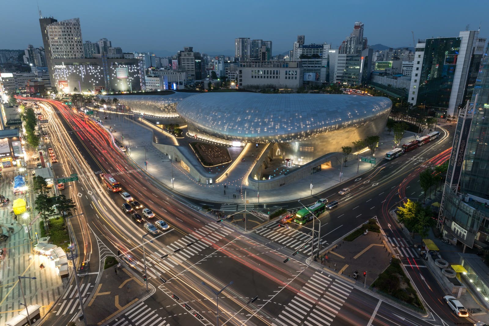 ソウルのダイナミックな街並み：韓国の首都を巡る建築ツアー