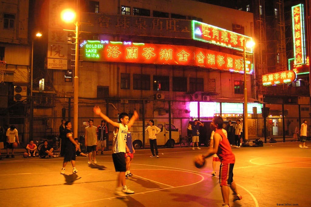 九龍の闇夜：香港半島で味わうナイトライフガイド