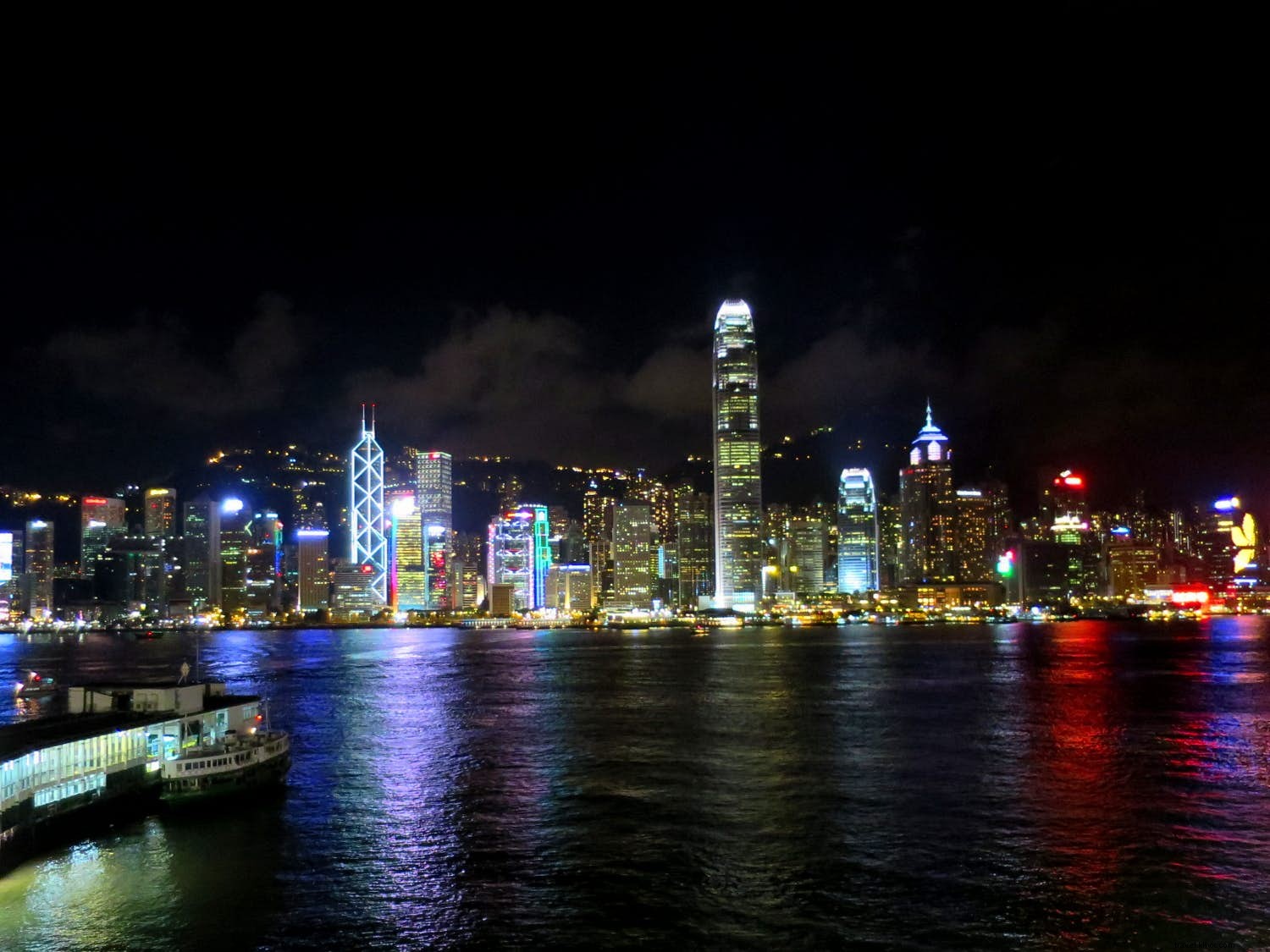 香港で圧倒的な景色を堪能できる、上空からの絶景スポット