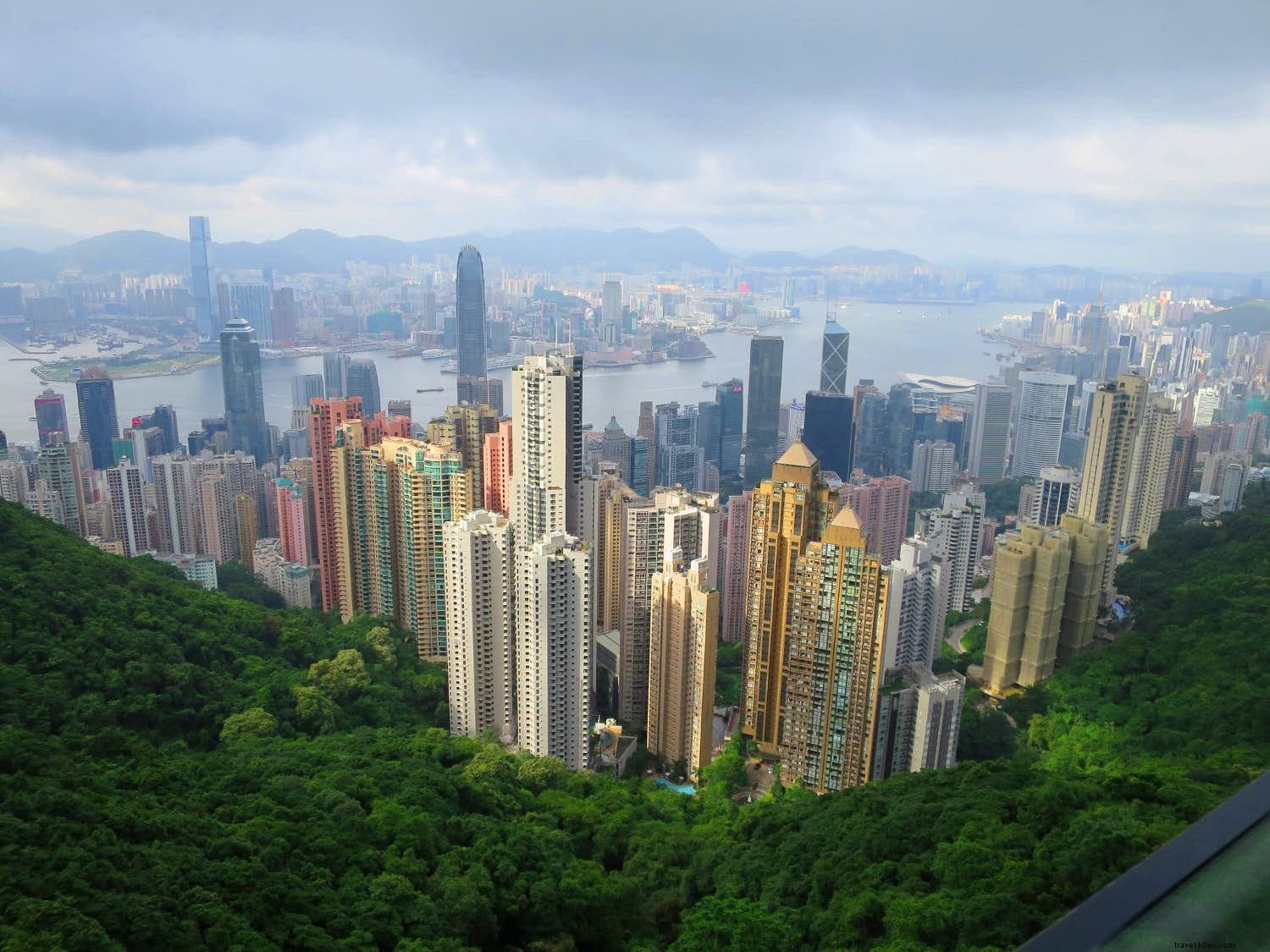 香港で圧倒的な景色を堪能できる、上空からの絶景スポット