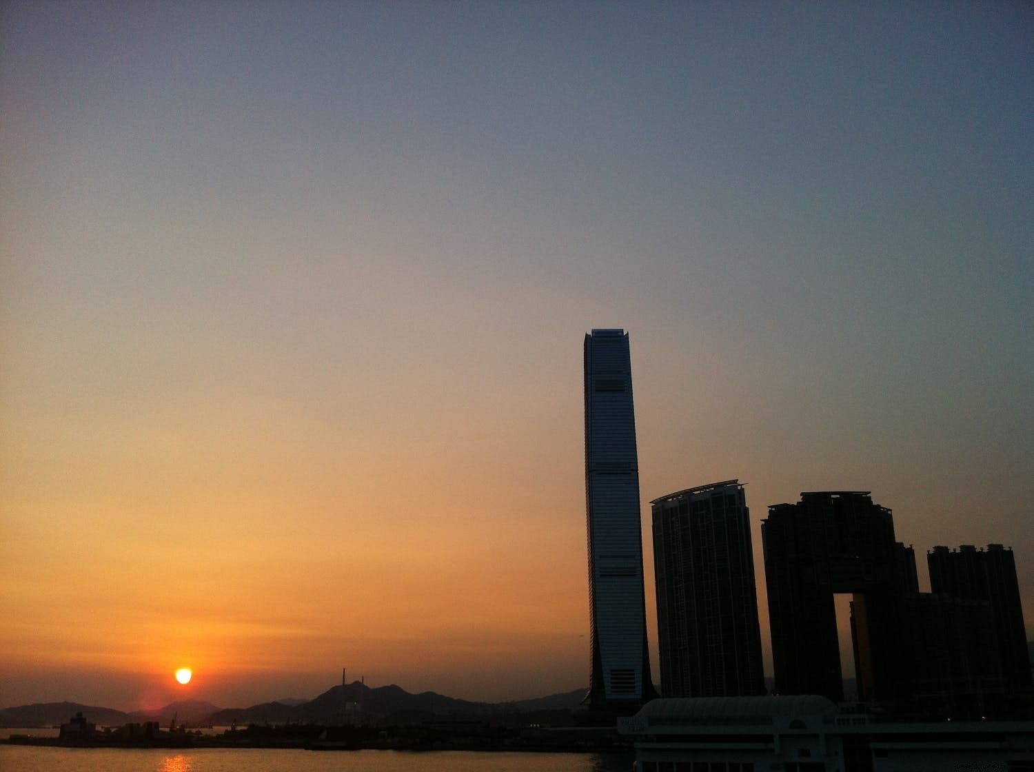 香港で圧倒的な景色を堪能できる、上空からの絶景スポット