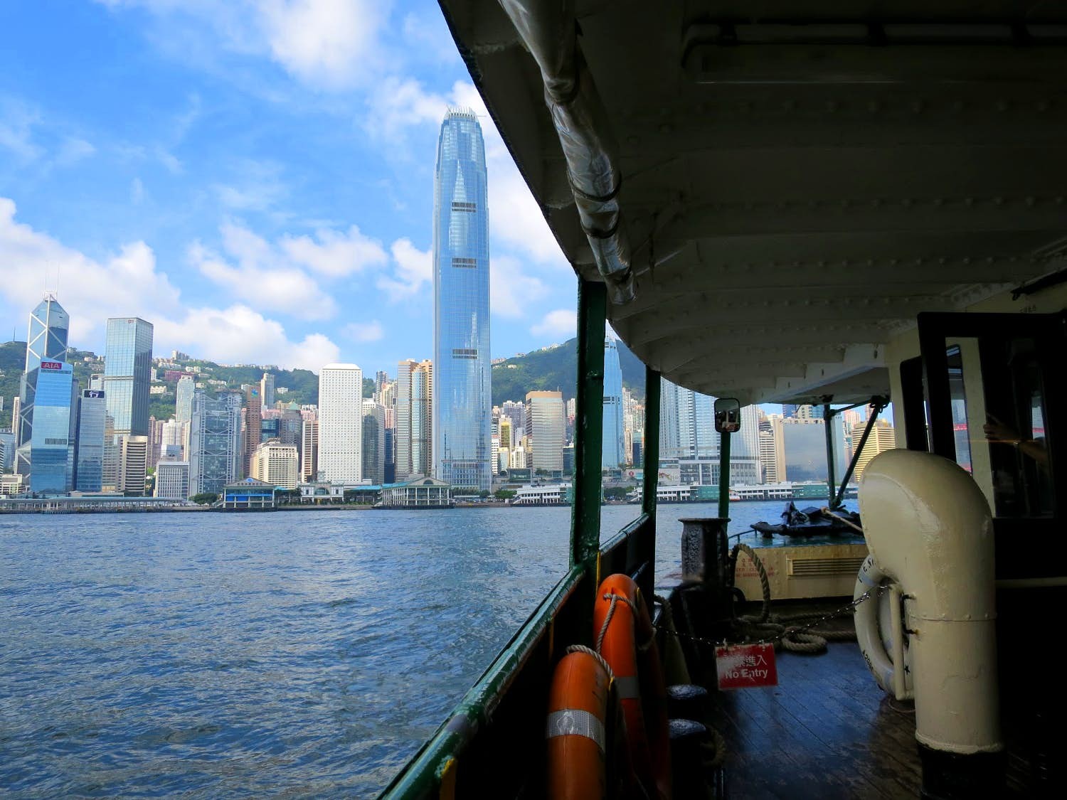 香港で圧倒的な景色を堪能できる、上空からの絶景スポット
