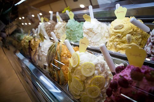 甘さの旅：世界の名所と代表スイーツ