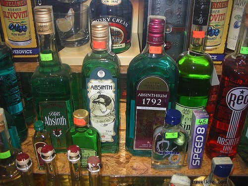 世界の名酒10選 – 旅先で味わうべき最高のお酒