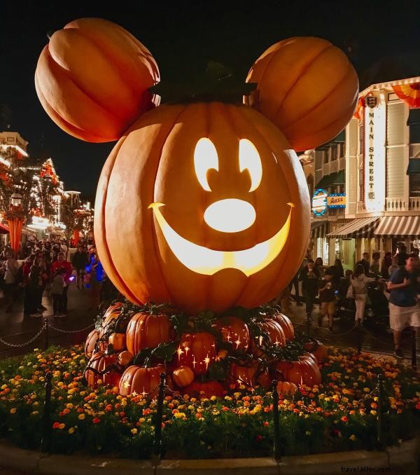 ハロウィンシーズンにアナハイムを満喫しよう