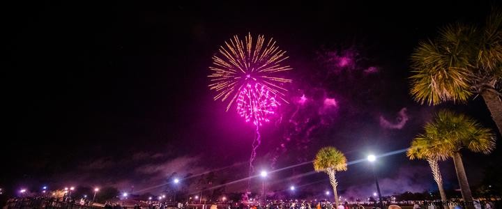 2021年7月4日 ビーチで楽しむ花火と家族向けイベントガイド