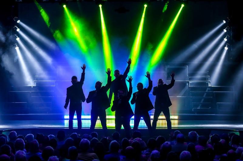 受賞歴のあるショーSIX®がレジェンド・イン・コンサート・シアターで限定公演