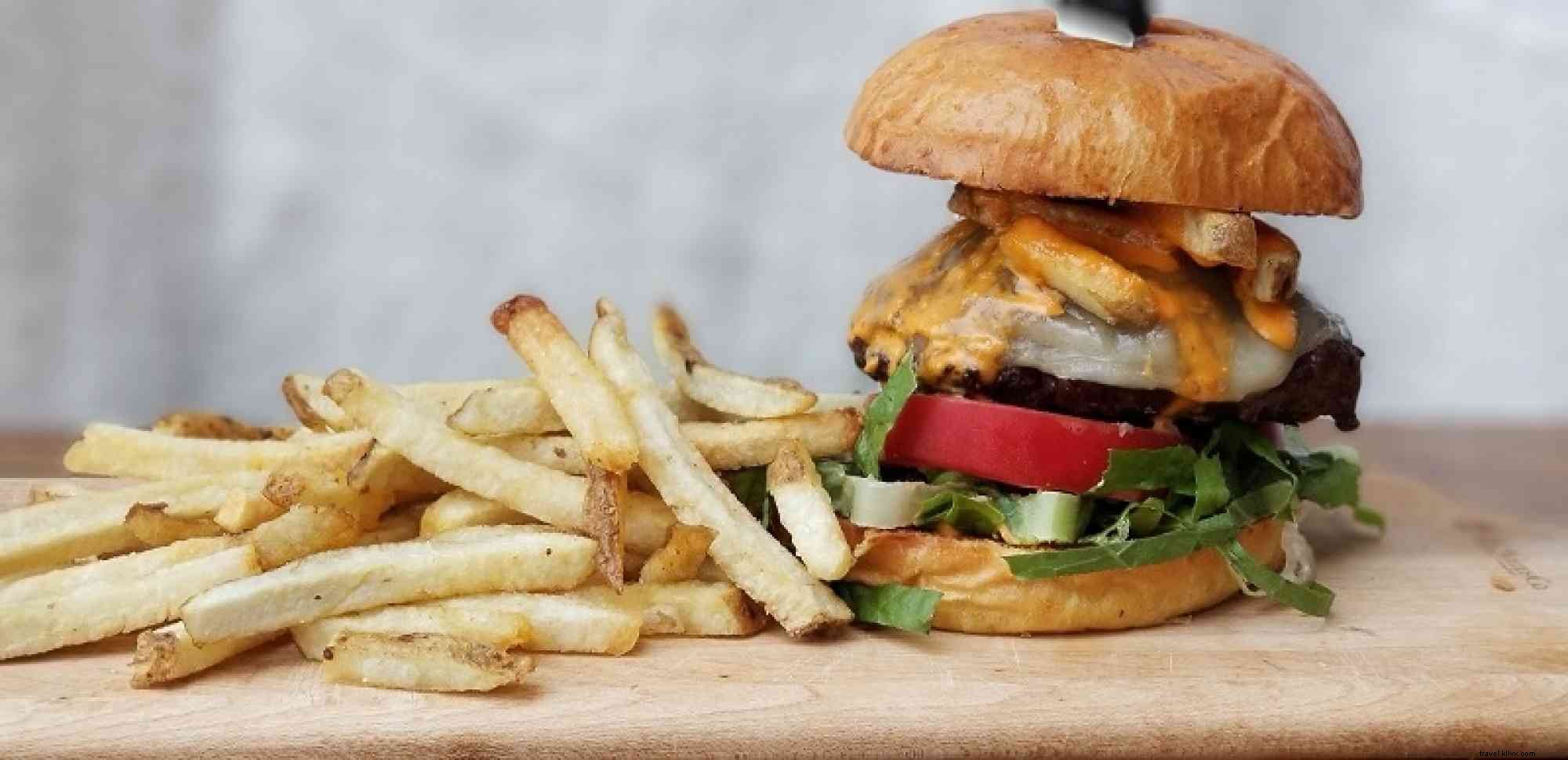 「The Hubie」―快適な雰囲気と活気あるアメリカ料理