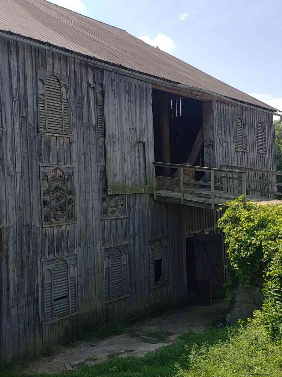 ハッピーバレーで楽しむ古い納屋と新しい納屋の魅力