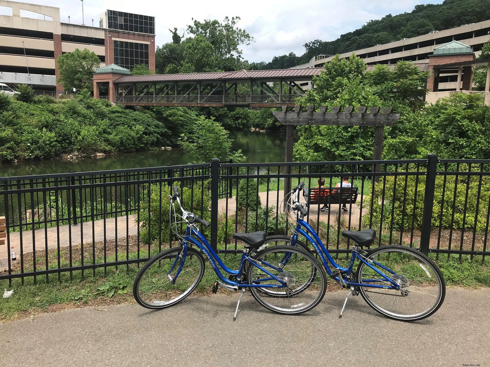 バージニア州で家族全員が楽しむ自転車トレイル