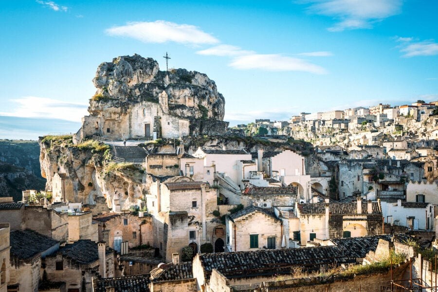 神秘のマテーラ：イタリア・石器時代の洞窟都市