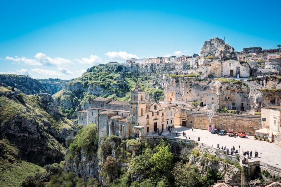 神秘のマテーラ：イタリア・石器時代の洞窟都市