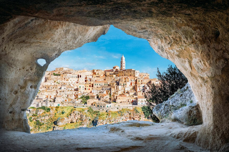 神秘のマテーラ：イタリア・石器時代の洞窟都市