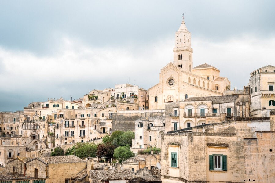 神秘のマテーラ：イタリア・石器時代の洞窟都市