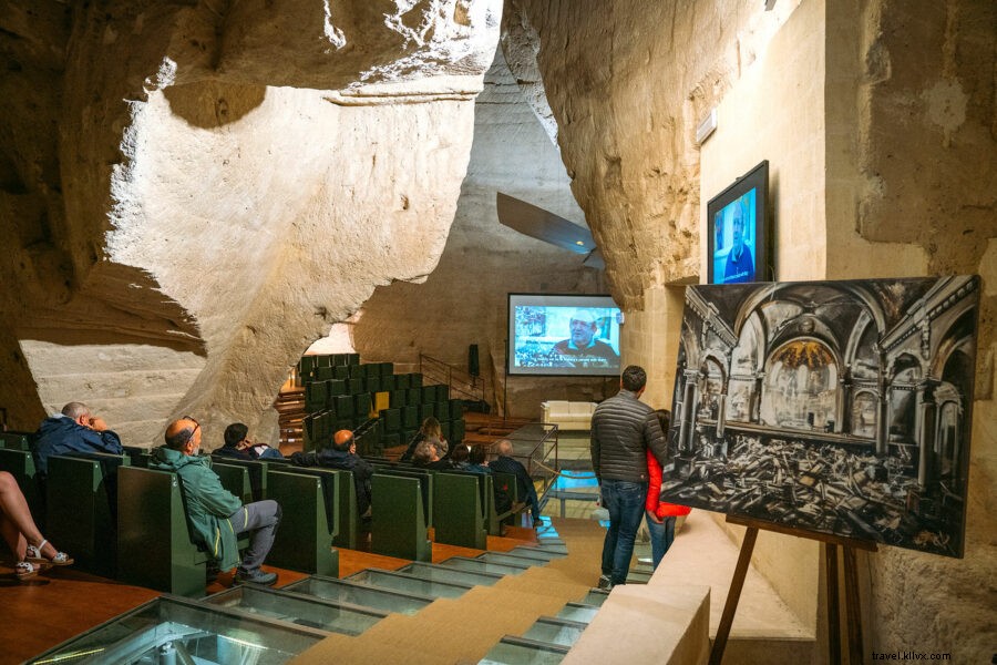 神秘のマテーラ：イタリア・石器時代の洞窟都市