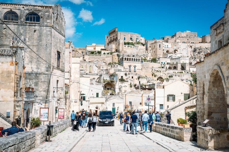 神秘のマテーラ：イタリア・石器時代の洞窟都市