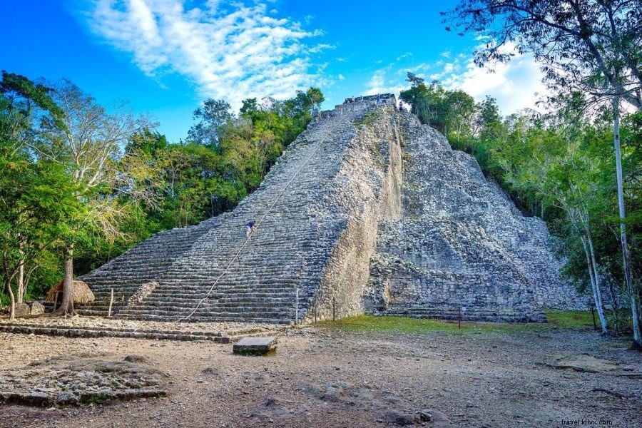 インディ・ジョーンズ気分でコバの古代マヤ遺跡へ登る