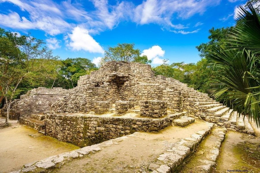 インディ・ジョーンズ気分でコバの古代マヤ遺跡へ登る