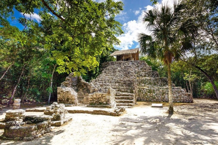 インディ・ジョーンズ気分でコバの古代マヤ遺跡へ登る