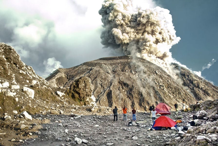 サンティアギート火山ハイキング：グアテマラの活火山を間近で体感