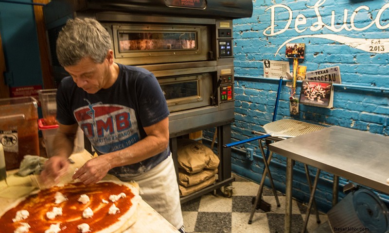 DeLuca のナポリタナ ピッツェリア
