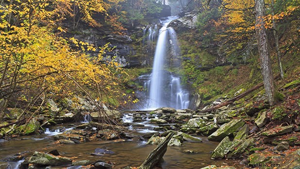 この秋、ニューヨーク州の滝で秋の紅葉を楽しもう