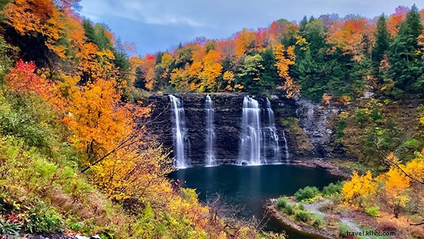この秋、ニューヨーク州の滝で秋の紅葉を楽しもう