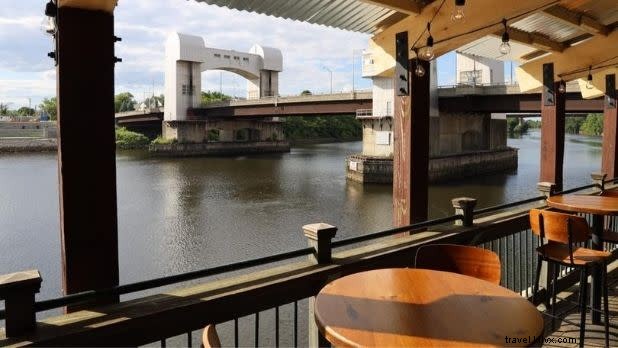 ニューヨーク州で景色を楽しめる屋外ダイニング12選