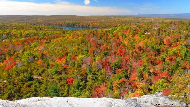 家族で楽しむ秋の週末旅行10選