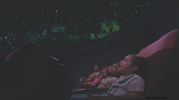 ニューヨーク州の暗黒空観測スポットとプラネタリウム