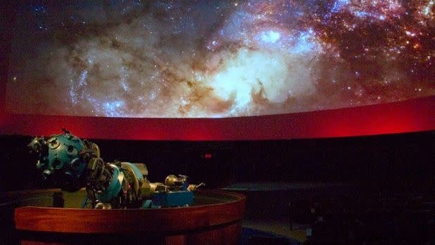 ニューヨーク州の暗黒空観測スポットとプラネタリウム