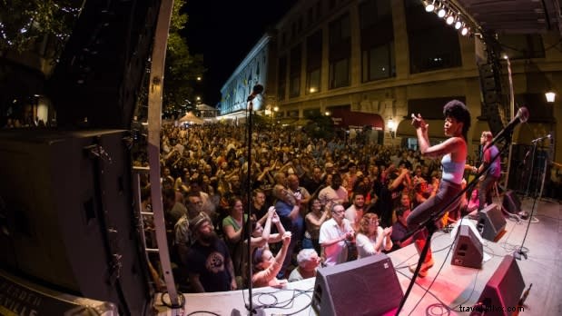 ニューヨーク州の夏に楽しむトップ15音楽祭