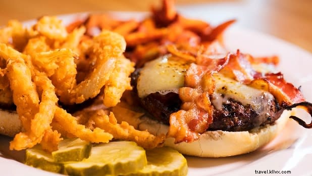 ニューヨーク州で食べるべき最高のハンバーガー8選