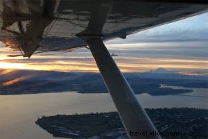 水上飛行機でシアトルを眺めるホップスコッチ・フライト体験