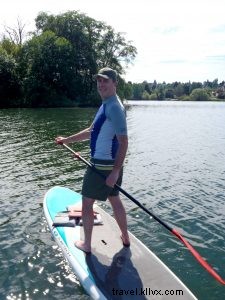 シアトル・グリーンレイクで楽しむスタンドアップパドルボード（SUP）体験