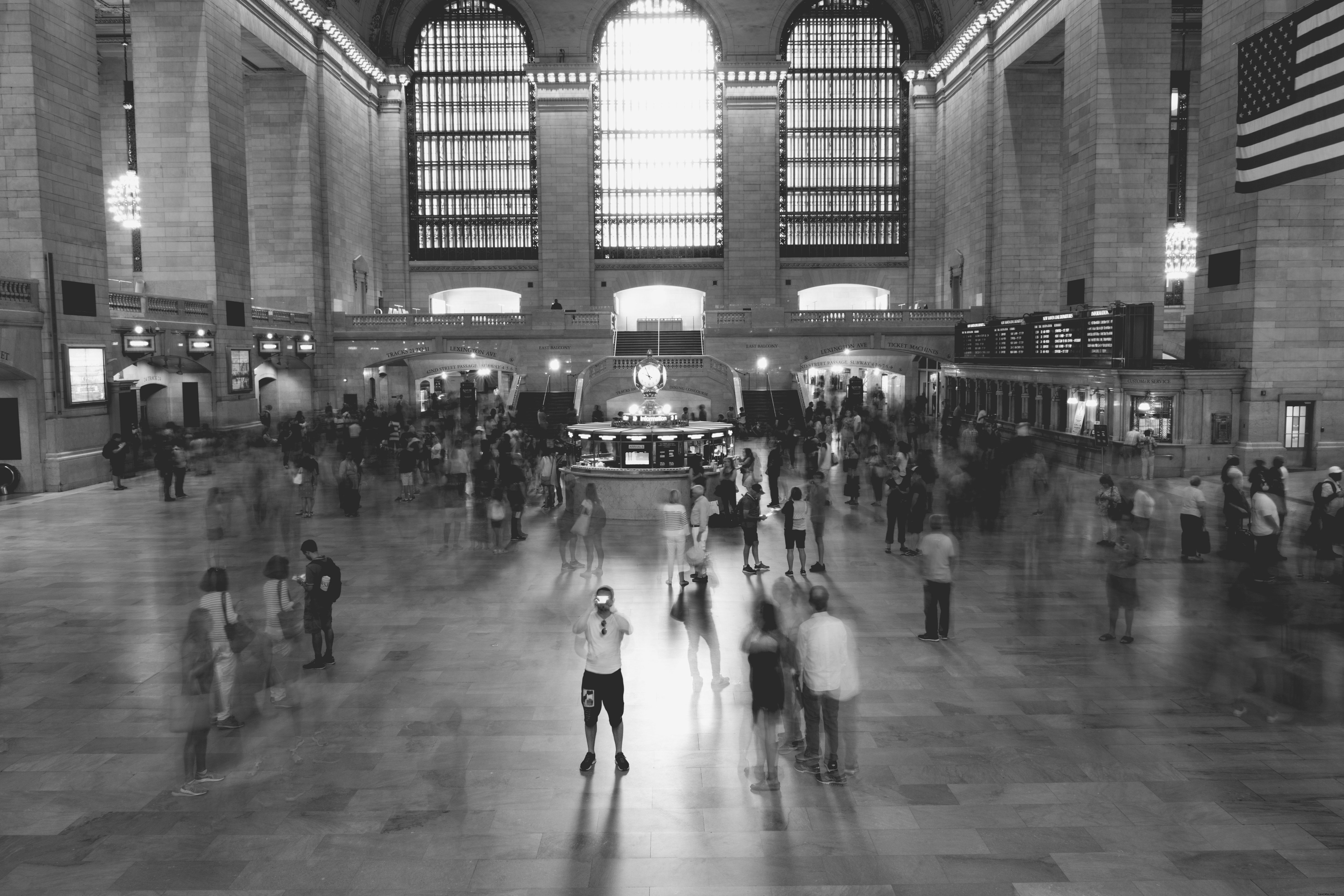 グランドセントラル駅の白黒写真
