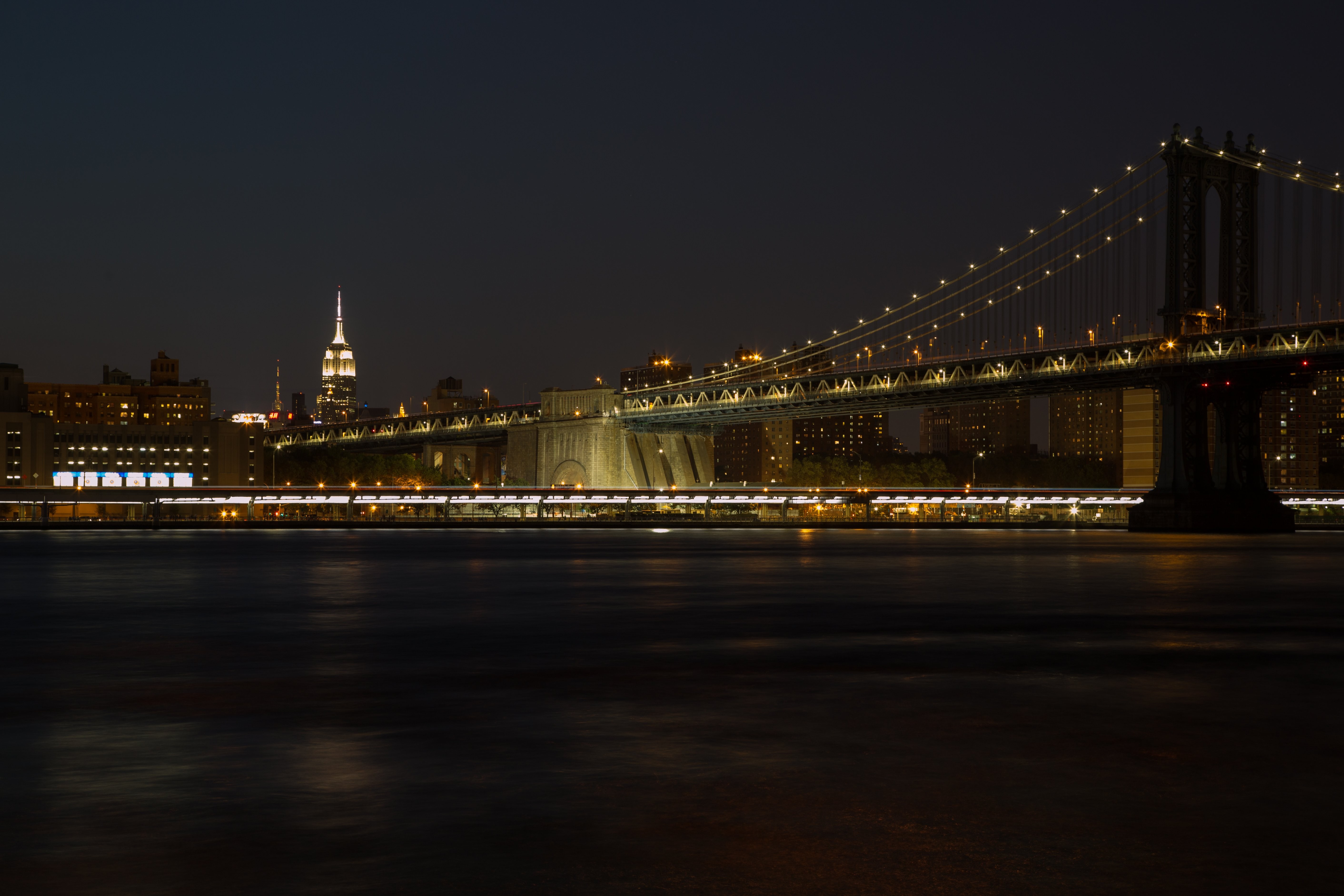 ニューヨーク市の夜景スカイライン写真