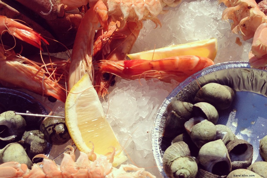 歴史的フランス食前酒と大西洋のランチを満喫するボルドーでの1日
