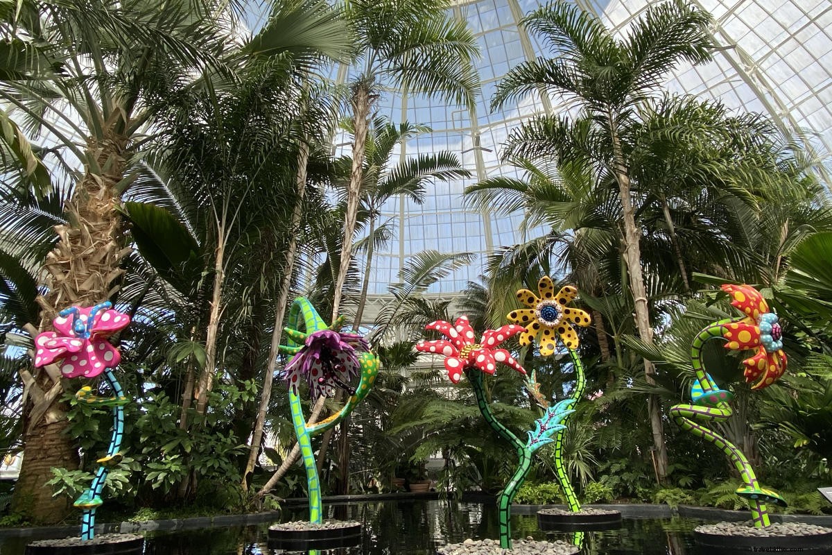 草間彌生『KUSAMA: Cosmic Nature』展がNY植物園で彩る春の芸術