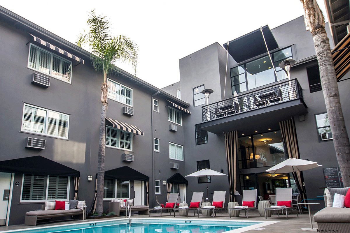 サンセット・ストリップでロックンロールと深夜グルメ – The Grafton on Sunset