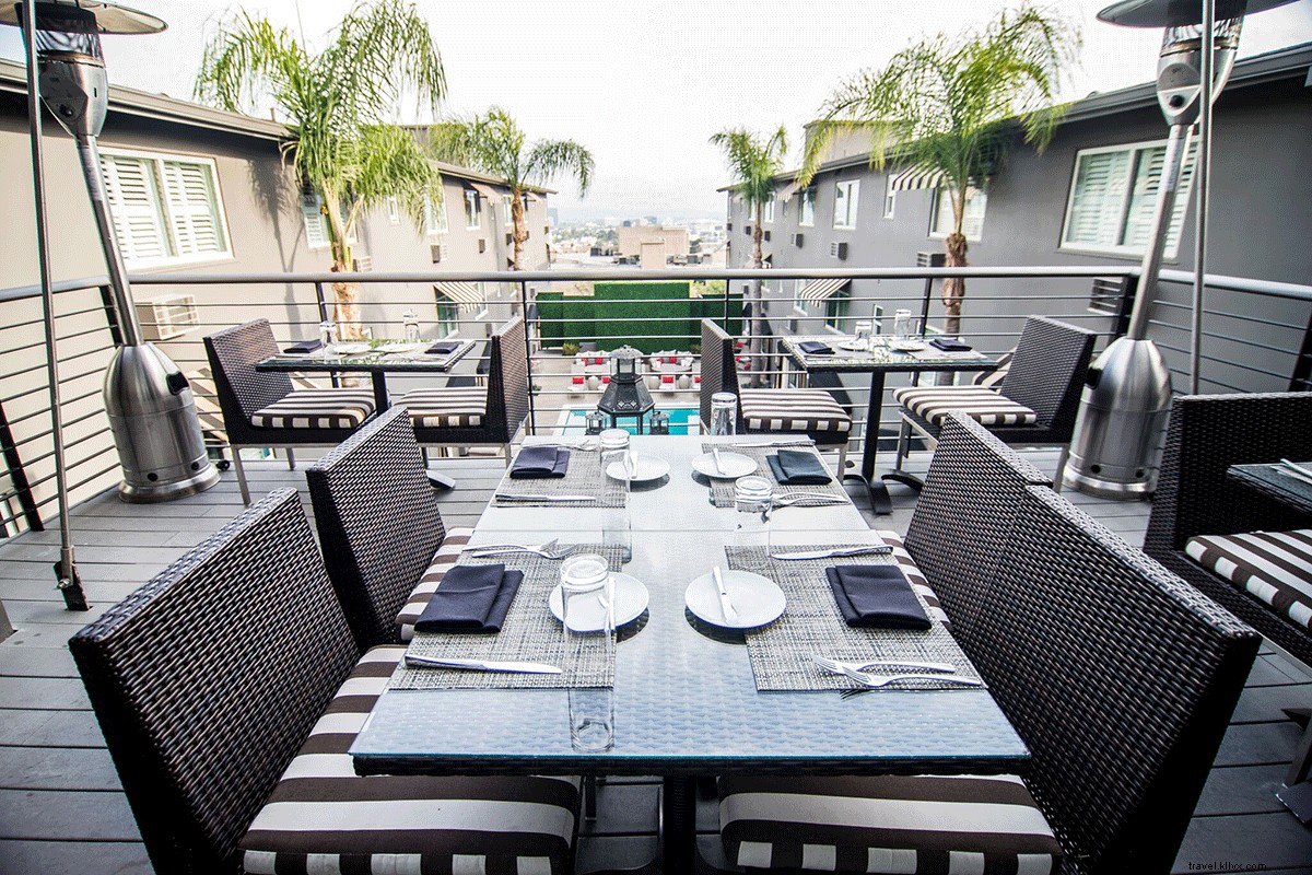 サンセット・ストリップでロックンロールと深夜グルメ – The Grafton on Sunset